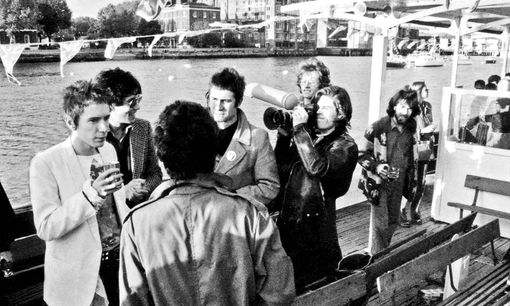 Le Service : Un scandale sur la Tamise