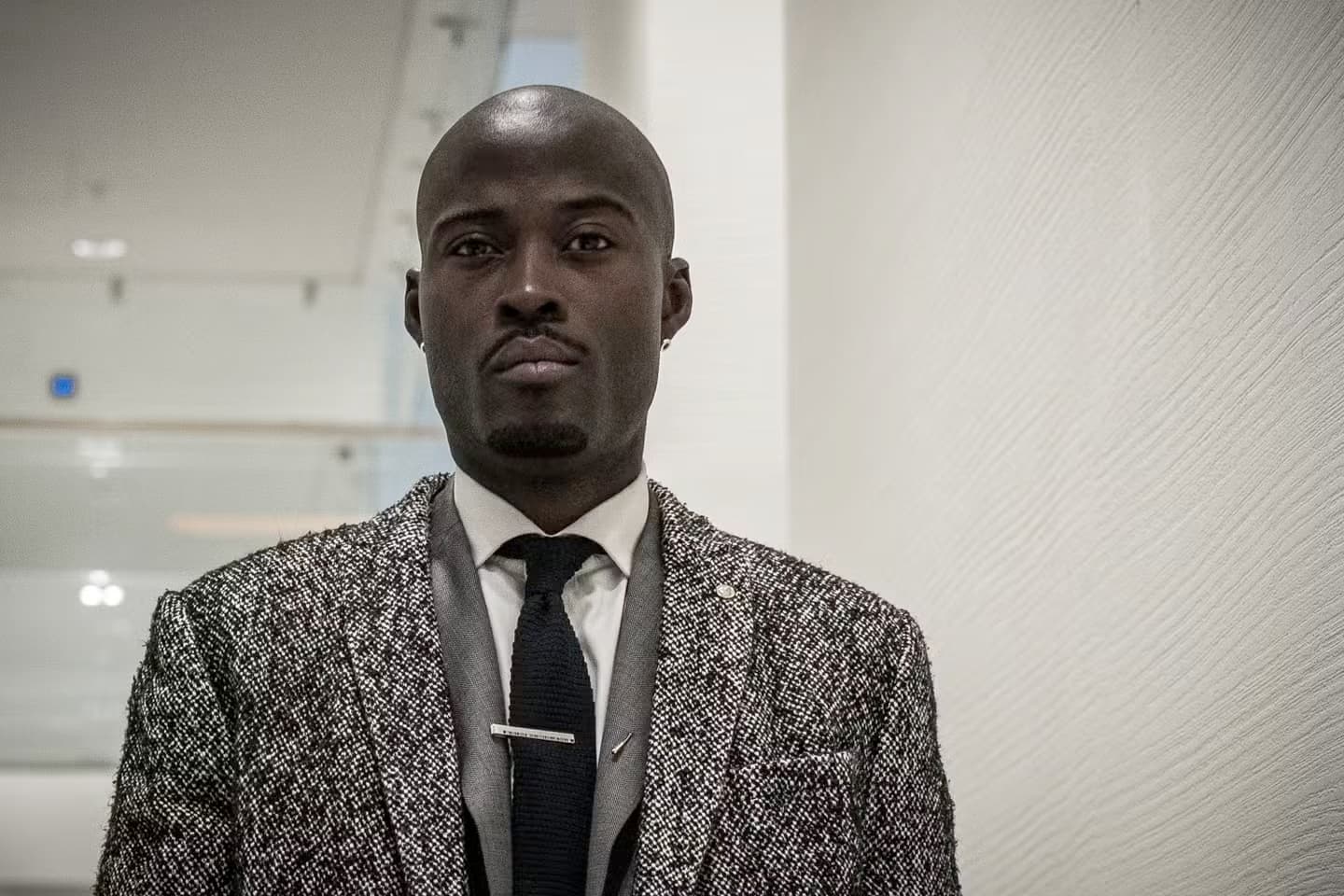 L'Artiste : Nick Conrad, l'inconnu devenu ennemi public n°1